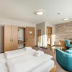 Romantik Stryckhaus 호텔 4*